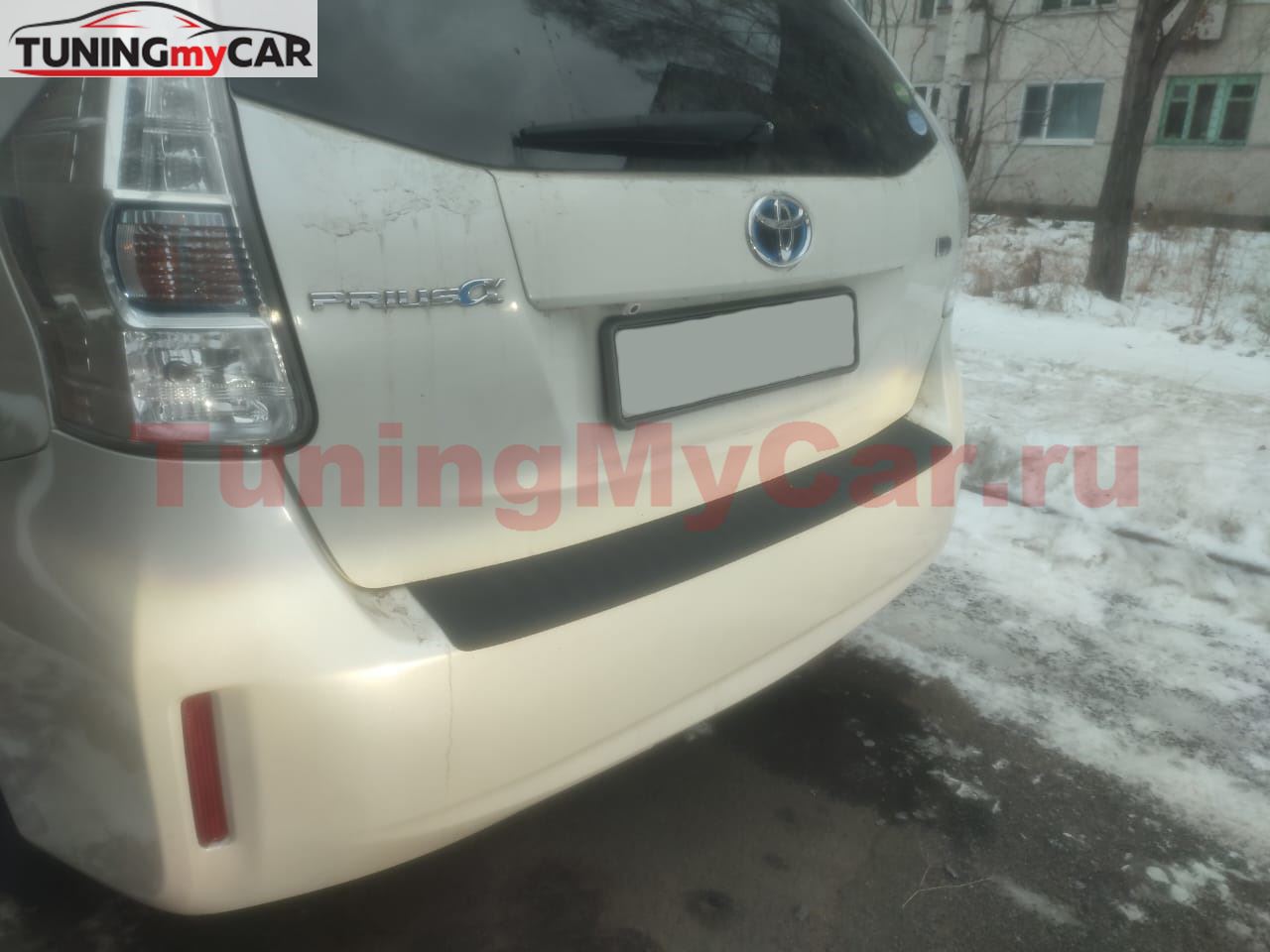 Накладка на задний бампер для Toyota Prius Alpha XW40 2011-2021